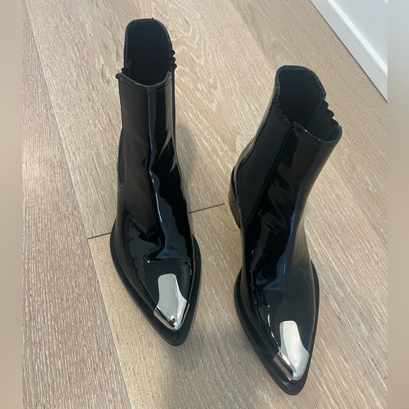 ALEXANDER MCQUEEN Alexander Mcqueen
patent ankle boots - Picture 2 of 12